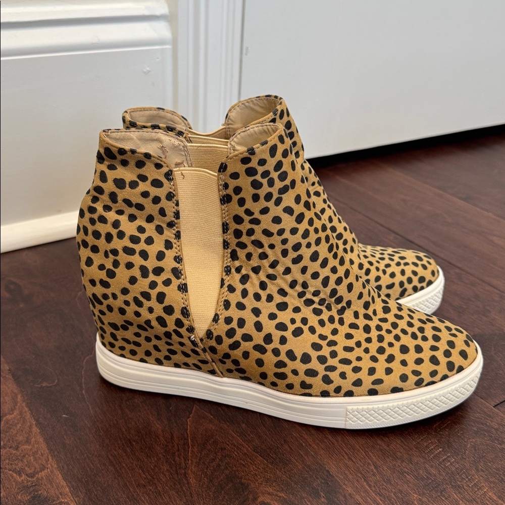 Women’s Animal Print Wedge Heels Shoes Tan & Black Booties Ankle Boots, size 9